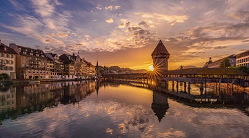 HSLU Hochschule Luzern - Wundervolles Luzern, Kapellbrücke Luzern, Sunset mit Wolken in der Schweiz