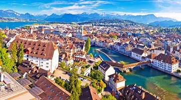 HSLU Hochschule Luzern - Wundervolles Luzern mit Sicht auf Bergkette, Schweiz