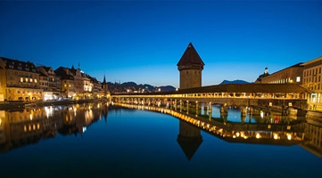 HSLU Hochschule Luzern - Wundervolles Luzern_Kappelbruecke by night