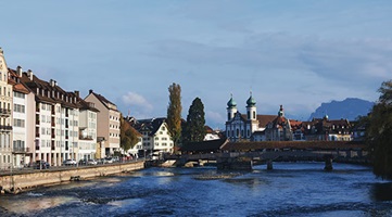 HSLU Hochschule Luzern - Wundervolles Luzern_Sicht auf Jesuitenkirche