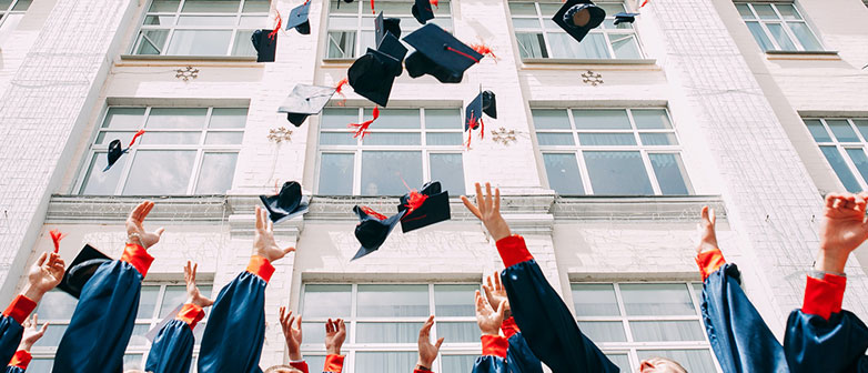 Diplomfeiern Wir gratulieren herzlich Hochschule Luzern